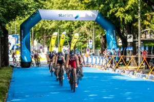 Wels Triathlon Damen Europacup das Hauptfeld am Rad